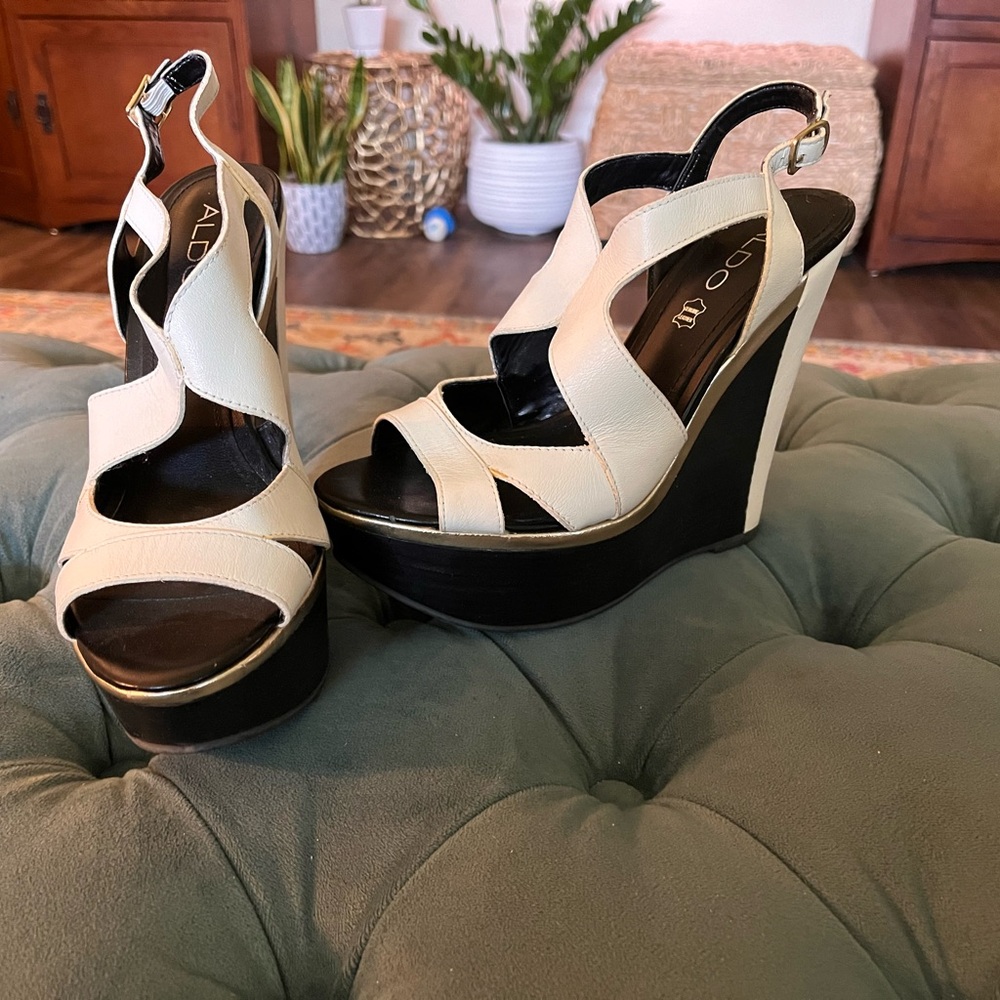 Gorgeous Aldo wedge sandals